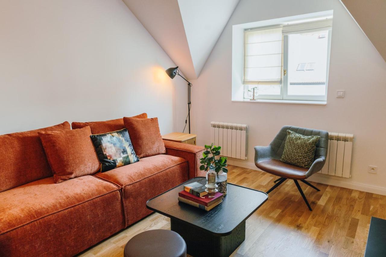 Modern Mezzanine At Jecna St Apartamento Praga