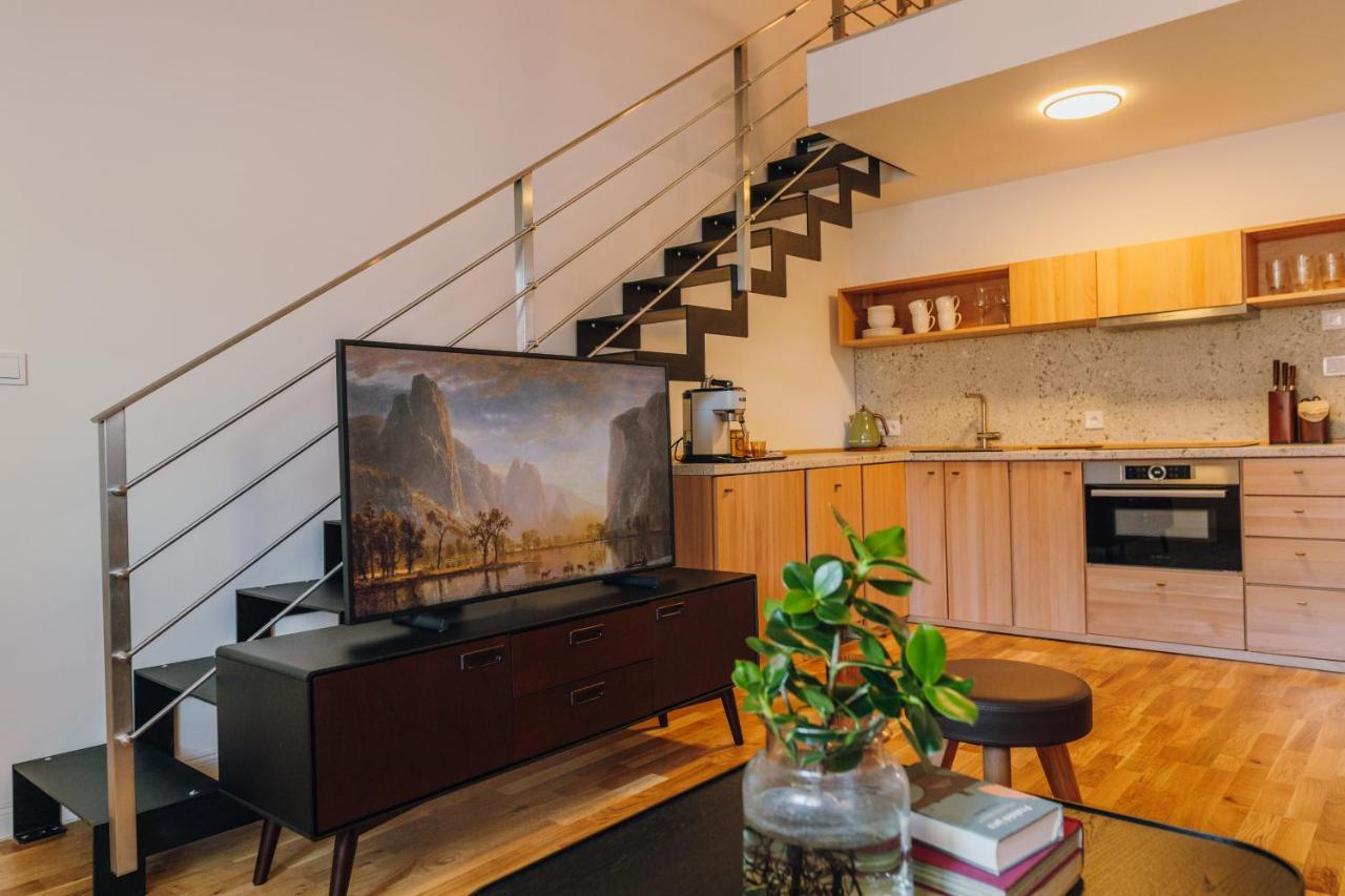 Appartamento Modern Mezzanine At Jecna St Praga