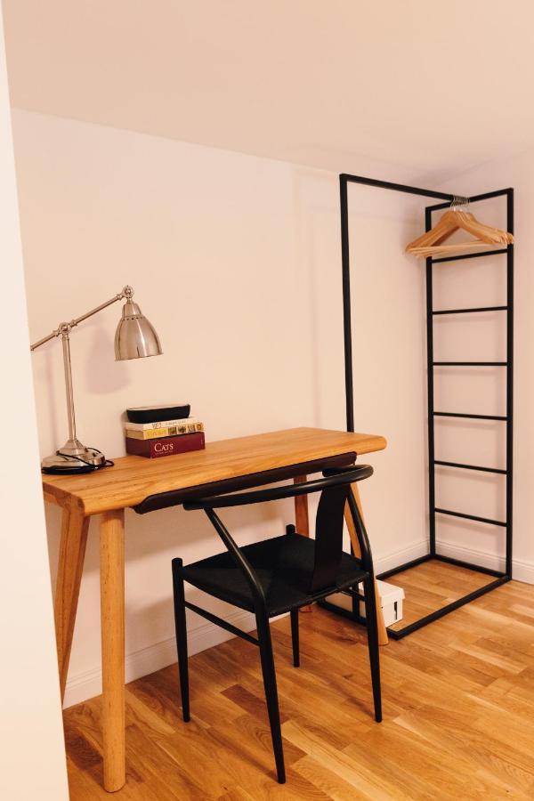 Modern Mezzanine At Jecna St Appartamento Praga